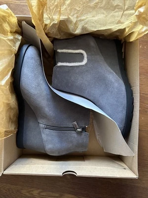 KOOLABURRA YONELA  GREY WOMENS BOOTS By UGG SZ 10 NEW - Image 1 of 4