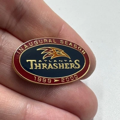 Prendedor de solapa esmaltada vintage Atlanta Thrashers temporada inaugural 1999 2000 NHL Foto 1 de 3