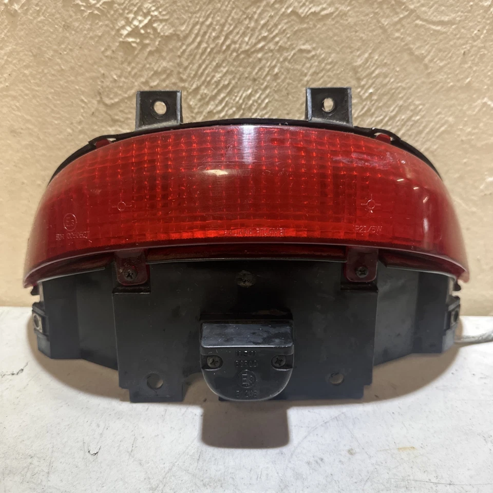Luz de freno trasera Kymco Kb 50 1995 1998 1999 2001 Foto 1 de 4