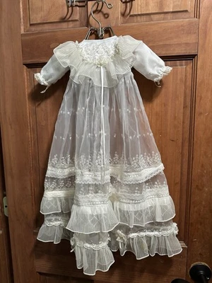 Vestido de bautizo vintage transparente bordado largo marfil Foto 1 de 4