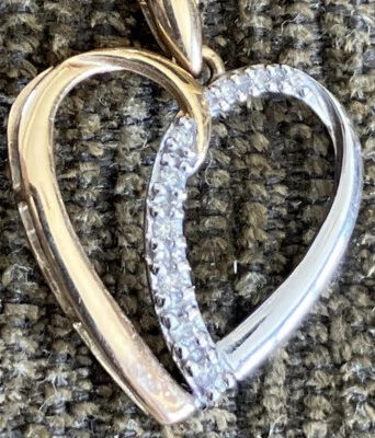 Colgante de corazón con racimo de diamantes de oro blanco y amarillo de 10 quilates de 1,3 gramos, joyería fina Foto 1 de 4