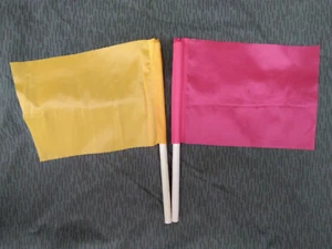 NVA Flaggensatz rot+gelb Regulierer Kradmelder Militärfahrzeuge Grenze Armee DDR - Bild 1 von 3