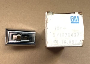 NOS GM 1676437 Puerta Escudo Cromo Envío Gratis - Imagen 1 de 24