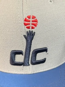 Mitchell & Ness grau Washington Wizards tailliert flacher Schirm Größe 7 1/4 - Bild 1 von 9