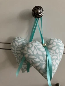2 x Corazones Colgantes Laura Ashley - Huevo de Pato Little Vines Hecho a Mano - Imagen 1 de 3