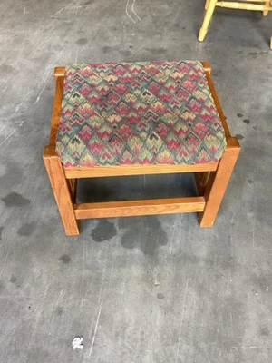 MISSION SPINDLE STOOL - OAK & Fabric - 20” x 16” x 16” - Image 1 of 4