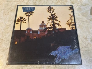 Eagles. Hotel California. VG+ Vinyl LP. In Shrink. 1976 OG W/Poster.  - Foto 1 di 5