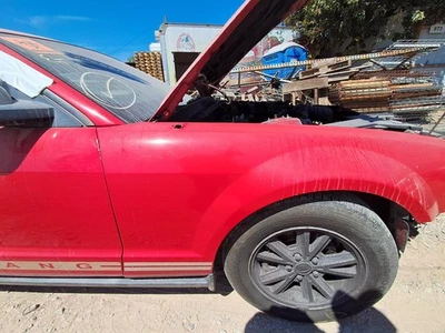 Used Front Right Fender fits: 2007 Ford Mustang w/emblem badge holes Front Right Foto 1 de 4