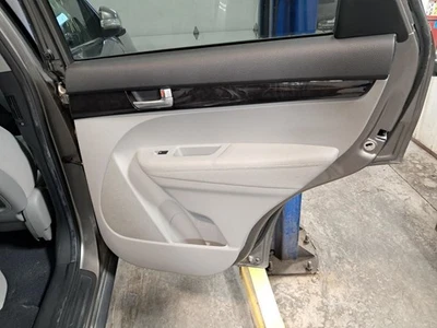 2014 KIA SORENTO Rear Right Door Trim Panel Gray Used OEM 431979 Foto 1 de 4
