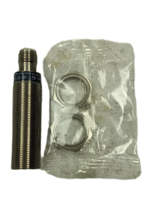 Telemecanique Sensors XS618B1PAM12 Proximity Sensor M18 PNP NO Flush Mount - Image 1 of 2