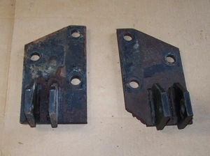 John Deere Used 318 322 330 332 Left & Right Lower Mounting Brackets CC1 - Picture 1 of 3