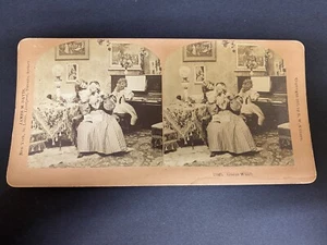 1897 Indovina chi foto reale stereoview 5 B con pianoforte vittoriano da salotto Kilburn - Foto 1 di 2