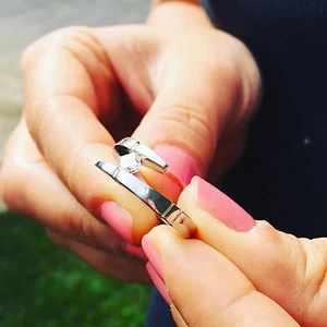 Anillo de compromiso de diamantes simulados de corte redondo de oro blanco macizo de 14 k tensión 1,00 quilates - Imagen 1 de 10
