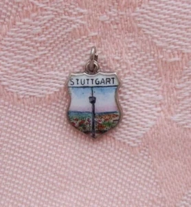 Dije escudo de viaje vintage TORRE DE TV STUTTGART, ALEMANIA ESMALTE PLATA ESTERLINA - Imagen 1 de 2