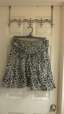 Falda Merona, Mujer Talla 4 Línea A, Negro y Marfil, Forrada, Cremallera, Cinturón, Usada en Excelente Condición  Foto 1 de 4