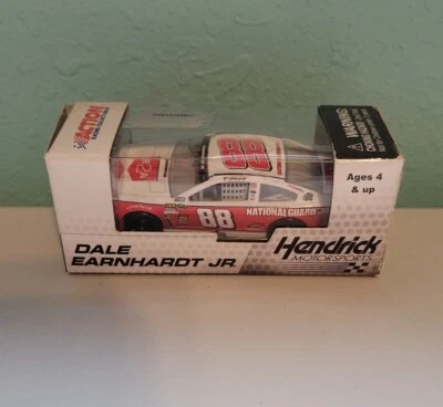 Chevy SS 2013 1:64 NASCAR Dale Earnhardt Jr. #88 Guardia Nacional Race2Achieve.org Foto 1 de 4