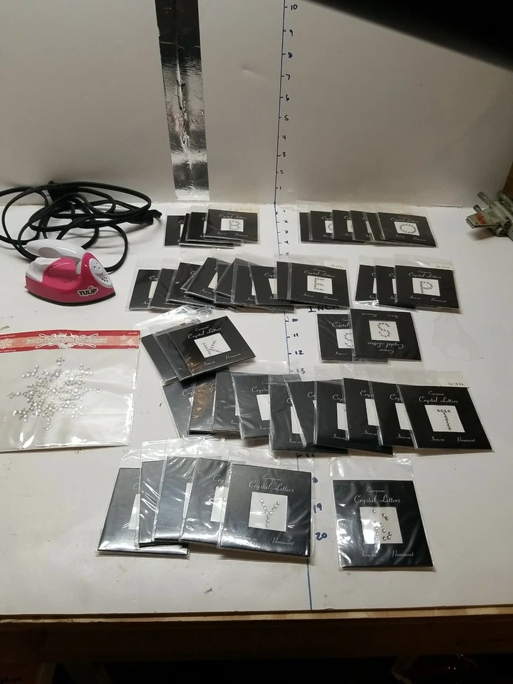 Joy, S.A. Plancha 46 Piezas Letras de Cristal y Tulipán Mini Hierro Foto 1 de 4