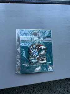 2025 PHILADELPHIA EAGLES GAME DAY PIN VS DENVER BRONCOS 5.10.25 - Bild 1 von 1