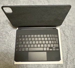 Apple Magic Keyboard für iPad Pro 11" (1.–4. Gen) & iPad Air 11“ (4.–5. Gen) - Bild 1 von 2