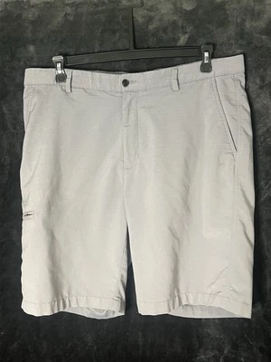 Greg Norman Hi Tech 9” Golf  Shorts, Side Zip Pockets, Zipper/Button Closure - Image 1 of 4