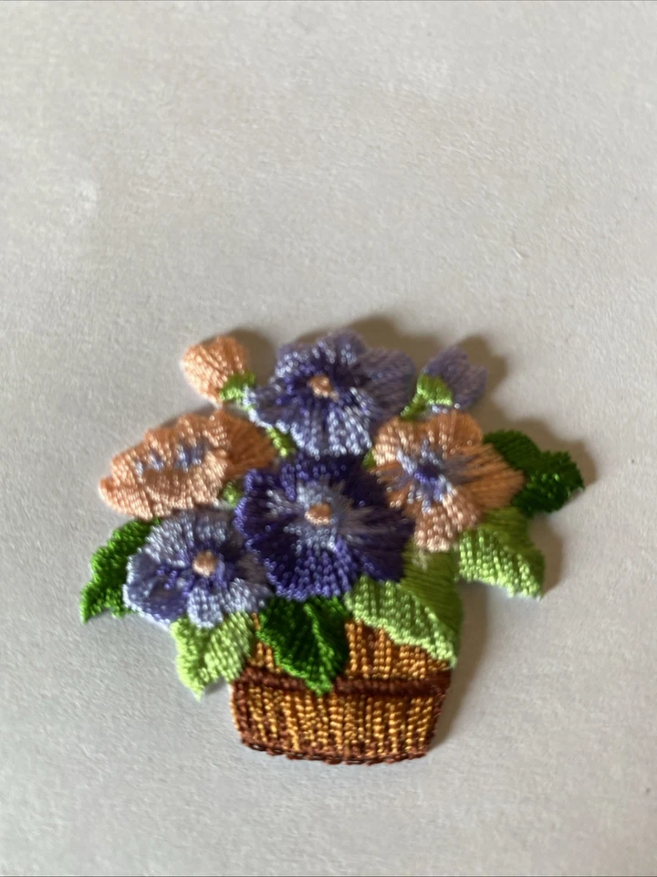 "Jardín Pensamiento Maceta Plancha en Parche de Apliques Bordados 1 5/8"" X 2""" Foto 1 de 1