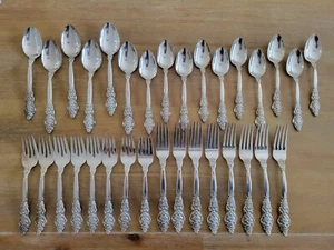 STUNNING Set 32 Vintage 1847 Rogers Bros RENAISSANCE flatware ORNATE for 8 - Picture 1 of 7