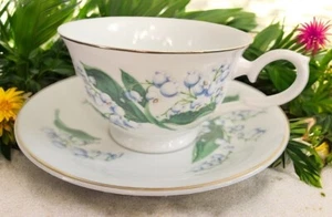 Taza de té y platillo de porcelana AVON flores del mes como nuevo MAYO Lily of Valley - Imagen 1 de 6