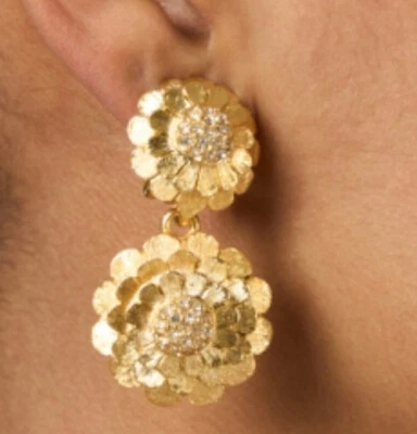 Kenneth Lane KJL COUTURE Pendientes colgantes florales chapados en oro con clip - NUEVO sin etiquetas Foto 1 de 4