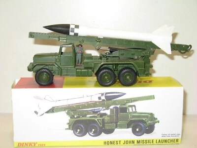 Dinky Toys, Camion Lancia Razzi Honest John Con Un Soldato Militare - Immagine 1 di 4