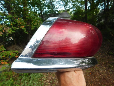 Luz trasera Packard Clipper 1954 1955 PATSJ 23055 y carcasa cromada Foto 1 de 4