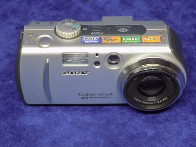 CÂMERA DIGITAL SONY CYBER-SHOT DSC-P50 2.1MP ZOOM ÓPTICO 3X usada funcionando - Imagem 1 de 4