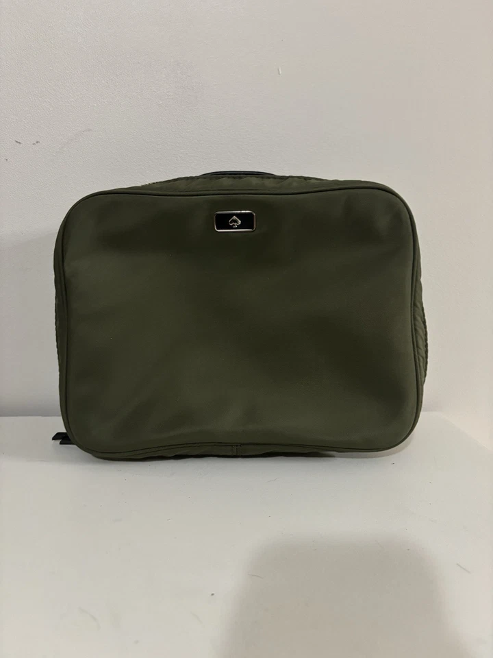 Bolsa de viagem Kate Spade maquiagem/banheiro, cor verde oliva - Imagem 1 de 2