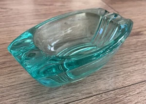 Beautiful Turquoise Teal Aqua Mid Century Art Deco Pressed Glass Ashtray - Picture 1 of 10