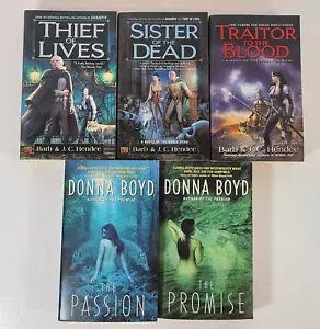 Lot of 5 Paperback Books ~ Barb & J. C. Hendee ~ Donna Boyd -~Vampire ~ Werewolf - Foto 1 di 3