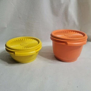 Juego de 2 contenedores de almacenamiento Tupperware naranja y amarillo con tapas - Imagen 1 de 8