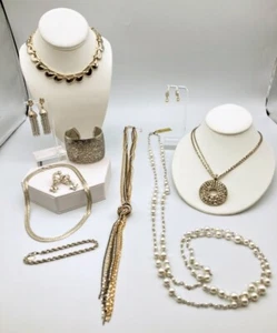 Vtg silver tone jewelry lot Crown Trifari Roman Sarah Cov Monet Park Lane - Picture 1 of 12