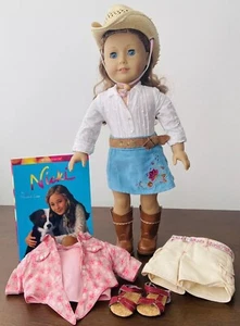 Nicki Fleming Doll American Girl Year 2007 GOTY Tie Top Shorts Outfit Book Boots - Picture 1 of 18