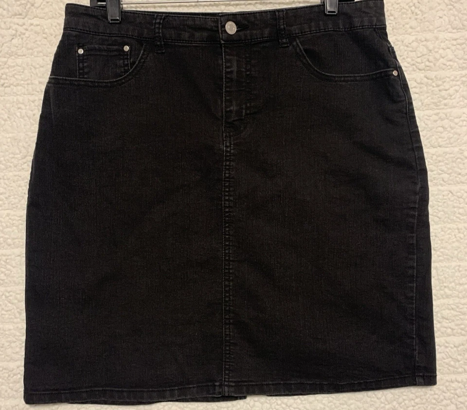 Jaclyn Smith Collection Women’s Black Sretch Denim Skirt Size 12 Back Slit - Image 1 of 4