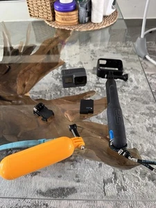 Go Pro Hero 5 Action Camera 4k With Spare Battery - Picture 1 of 5