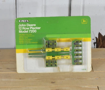 Plantadora ERTL JOHN DEERE 12 FILAS MODELO 7200 1/64 Foto 1 de 2