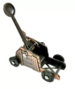 Afilador de lápiz coleccionable de metal fundido a presión Catapult - Imagen 1 de 1