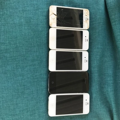 Apple iPhone 4 4s- - Blanco y negro = solo piezas = lote de 5 piezas. Sin probar Foto 1 de 4