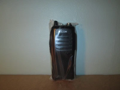 ICOM IC-F21S UHF (440 - 470) MHz 2 Channel 4 Watt Two-Way Radio Transceiver - Image 1 of 3