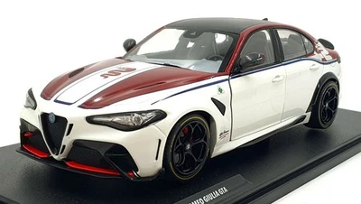Solido 1/18 Scale S1806907 - 2023 Alfa Romeo Giulia GTA - Bianco/Rosso - Image 1 of 4