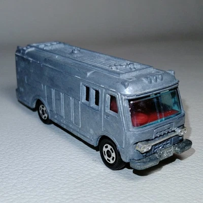 Tomica Breakdown 6916 1975 Isuzu TV-BUS 1/122 Made in Japan - Image 1 of 4