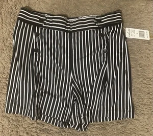 Girls Shorts NWT Sz L.  Star Style.  Stripped with button embellish - Picture 1 of 2