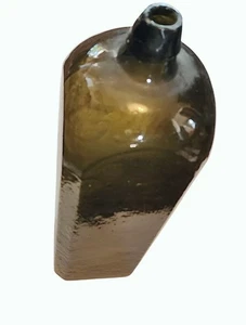 Antike olivgrüne Gin Schnaps Glas Flasche mit appliziertem oberen quadratischen Boden - Bild 1 von 8