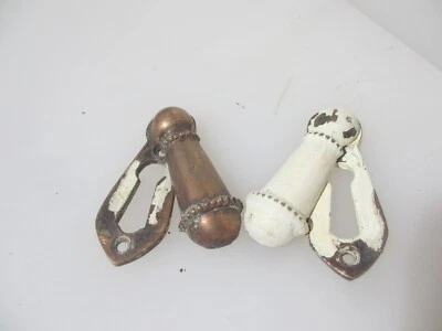 Antiguo plato de escudo con tapa de cerradura de bronce antiguo con cuentas victorianas - £8 cada uno Foto 1 de 4