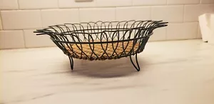 Bandeja redonda vintage para cesta de granja mimbre bandeja de metal de 13,5"" pedestal de 4 patas - Imagen 1 de 9