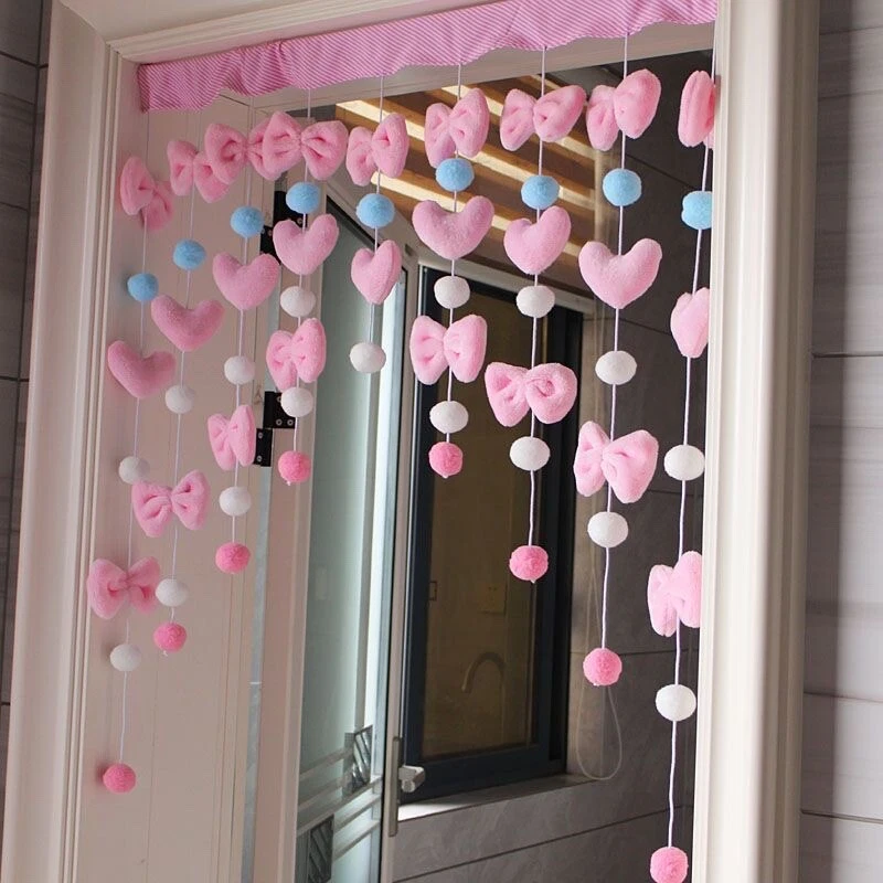 Guirnalda de cortina de puerta de felpa para niñas pajarita en forma de corazón bola de pompón decoración del hogar elegante Foto 1 de 4